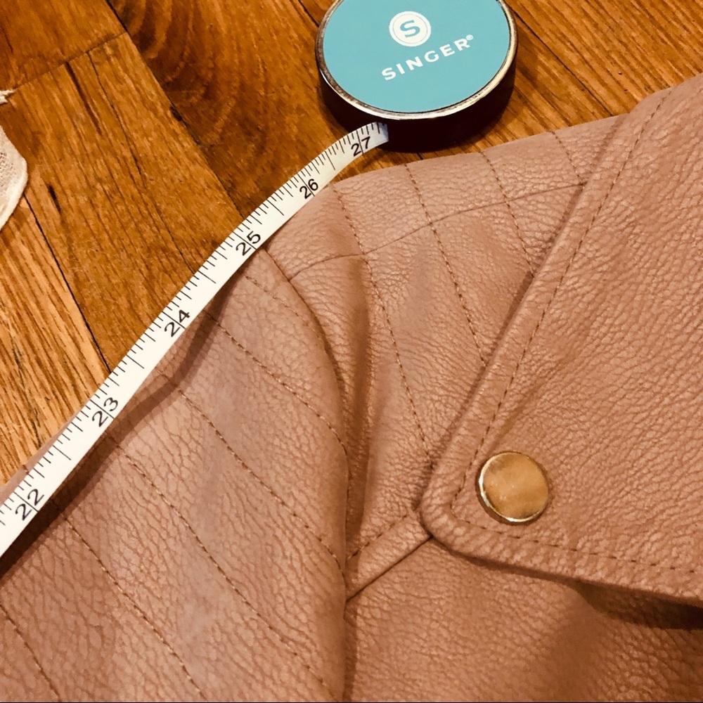 ✨WILD PEARL FAUX LEATHER MOTO JACKET (L)✨ - Picture 7 of 8